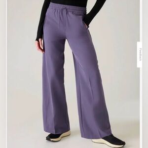 Athleta- Stride Pant Wide Leg Black Casual Comfort Size Medium